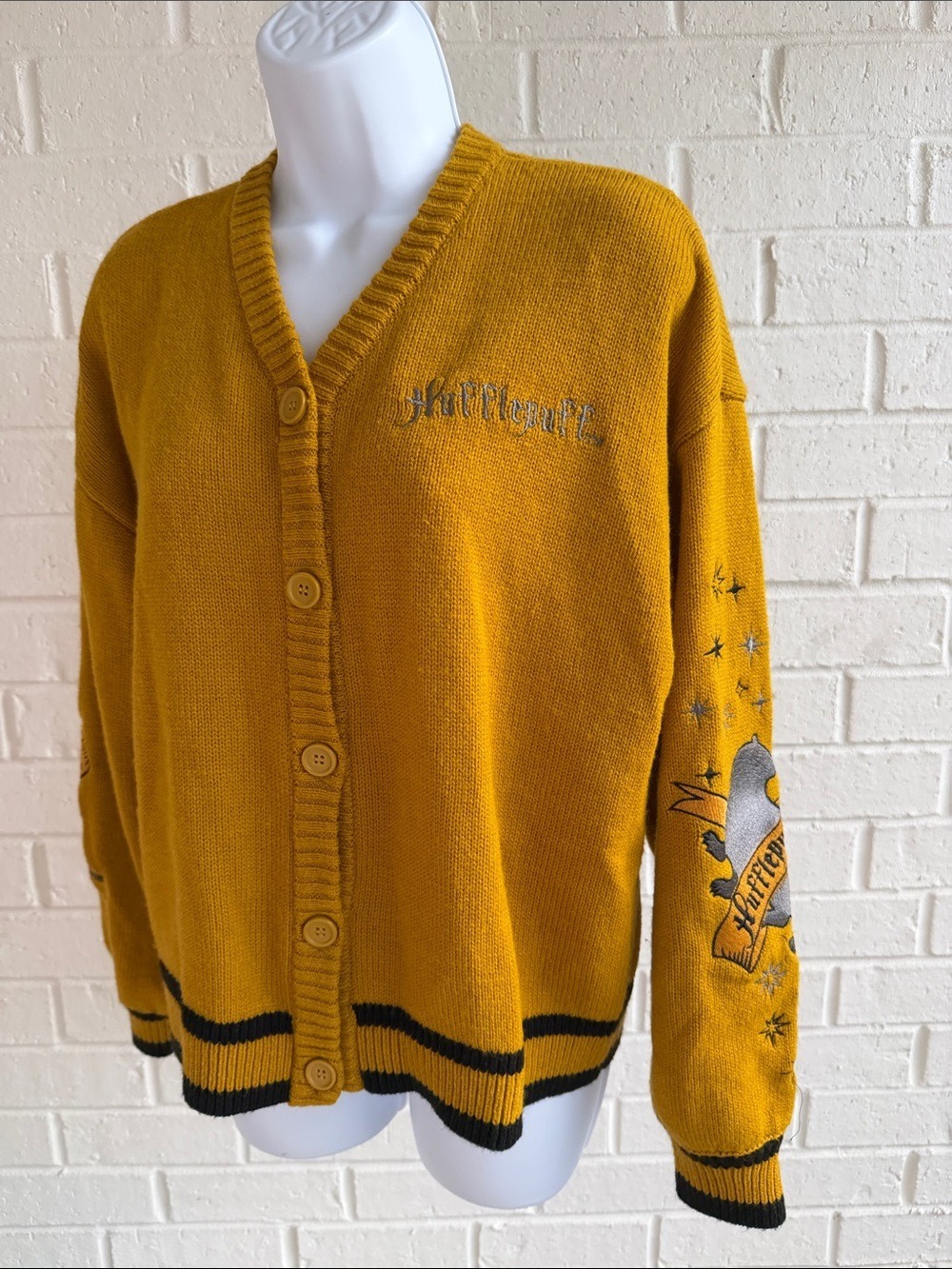 Harry Potter Hufflepuff Skimmer Yellow ButtonUp Cardigan Sweater Badger Sleeves